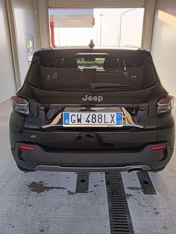 Usado Jeep Avenger Longitude 101 HP (74 kW) 2024 Preto SUV