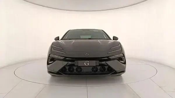 Nuova Lotus Emeya 675 kW (918 CV) 2026 Nero stellar Utilitaria