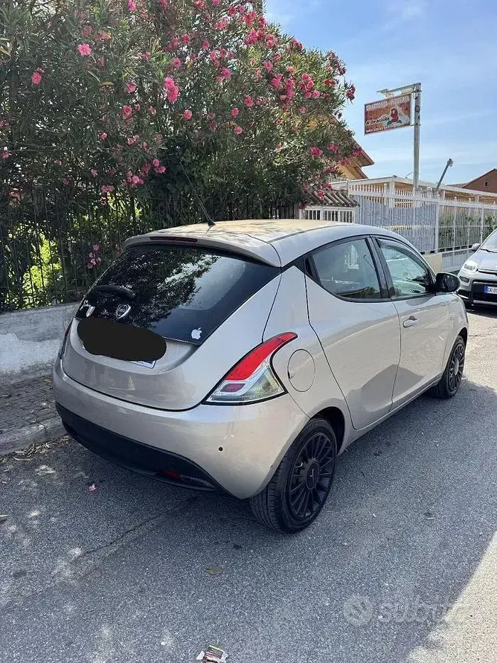 Usata Lancia Ypsilon 69 CV (50 kW) 2013 Giallo Utilitaria