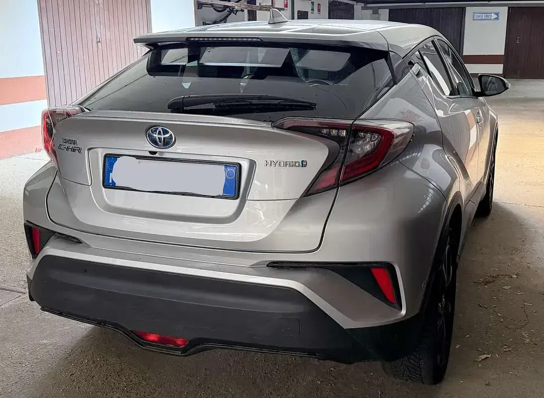 Usata Toyota C-HR Lounge 98 CV (72 kW) 2018 Argento SUV