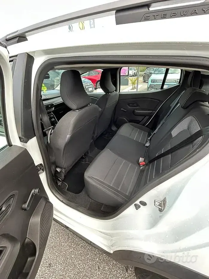 Usata Dacia Sandero Essentiel 101 CV (74 kW) 2023 Bianco Berlina
