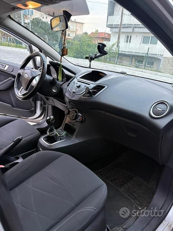 Usata Ford Fiesta 2013 Grigio Berlina