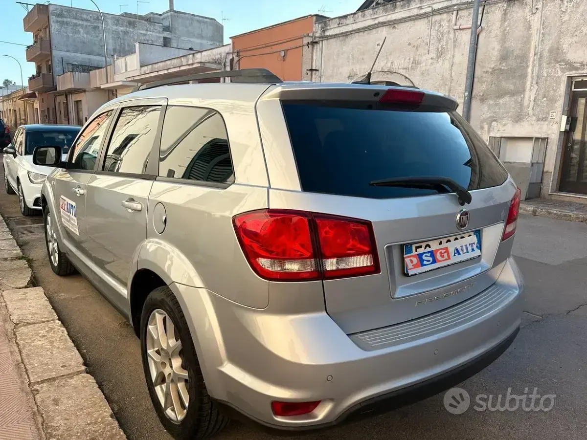 Usata Fiat Freemont 170 CV (125 kW) 2013 Grigio SUV