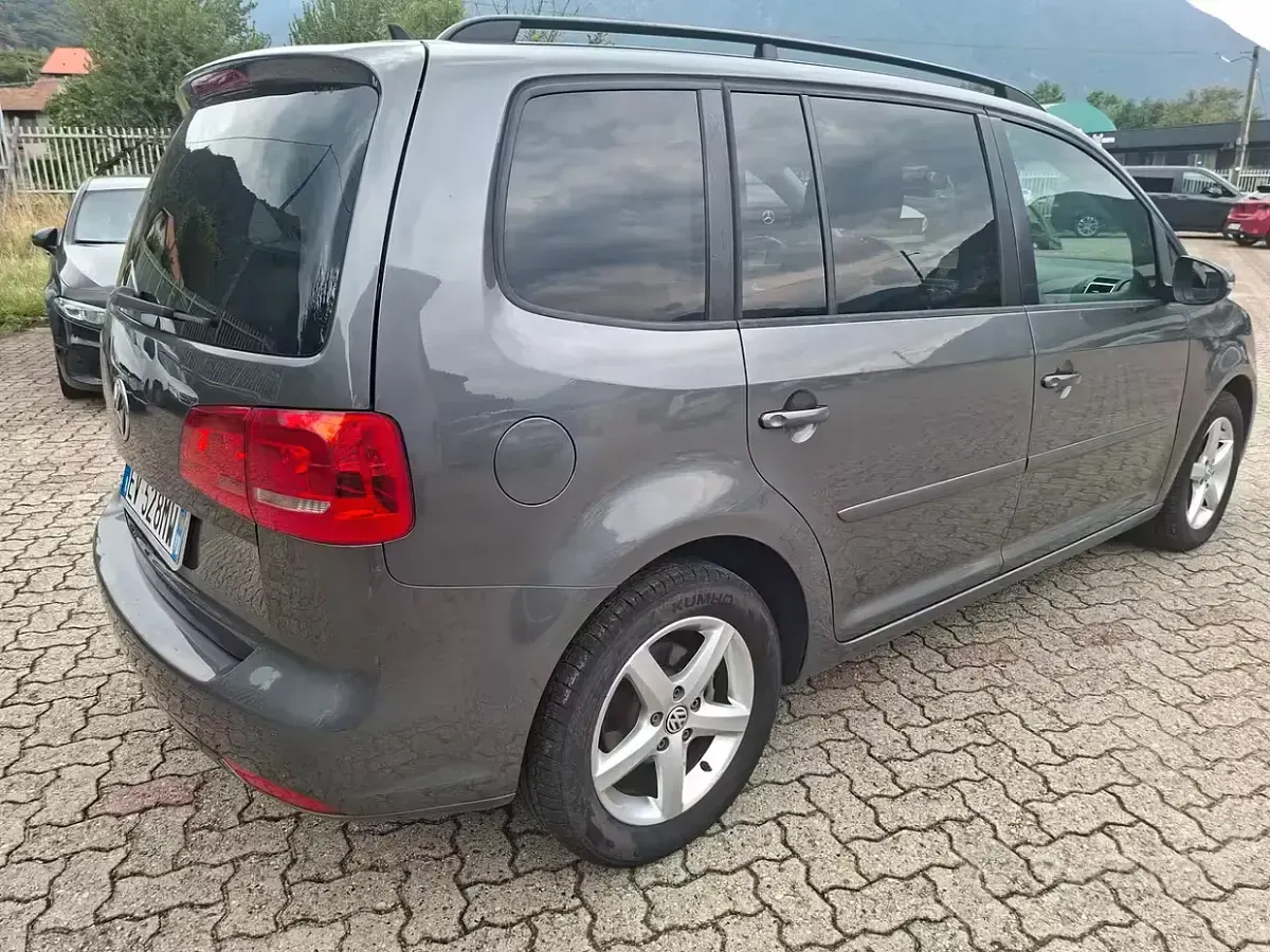 Usata VW Touran Comfortline 105 CV (77 kW) 2014 Grigio Monovolume