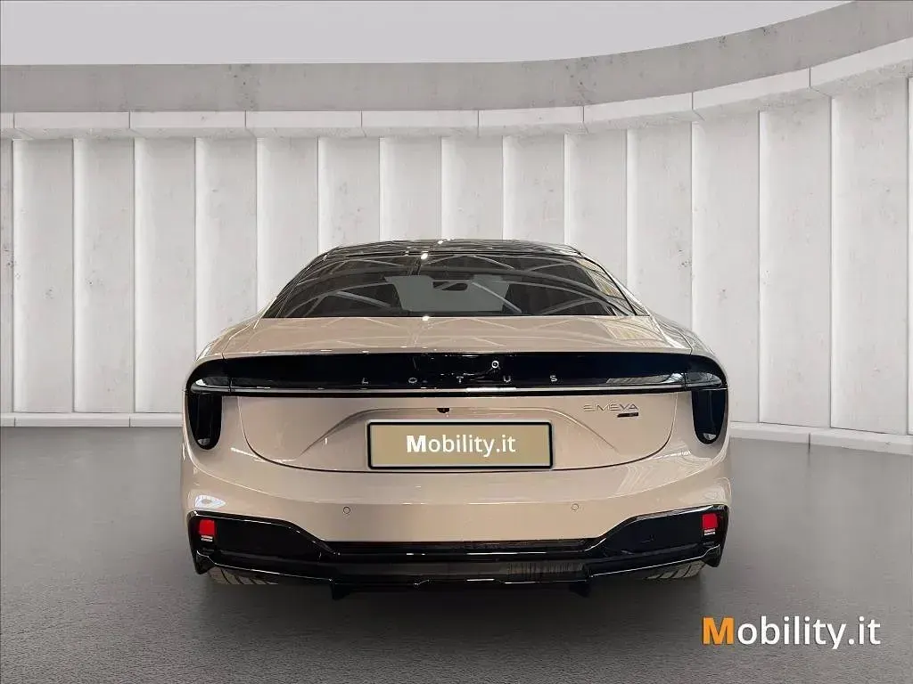 Nuova Lotus Emeya 139 kW (190 CV) 2025 Utilitaria