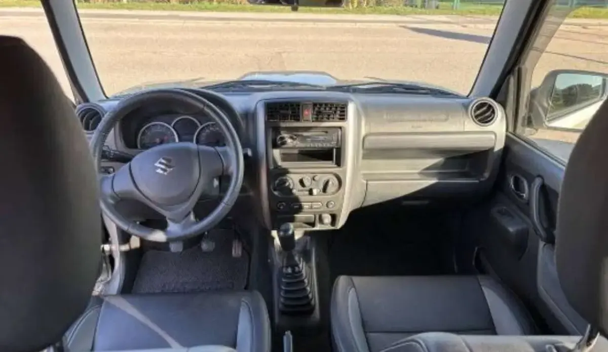 Usata Suzuki Jimny 84 CV (61 kW) 2016 Argento SUV