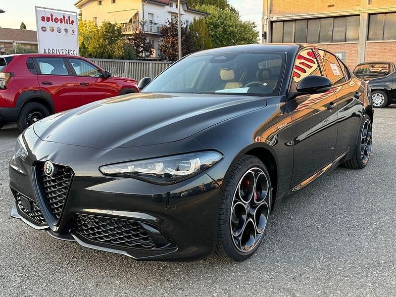 Nero Nuova 2025 Alfa Romeo Giulia Veloce Tre volumi | 50.900 € (Cara) - Immagine 1/4