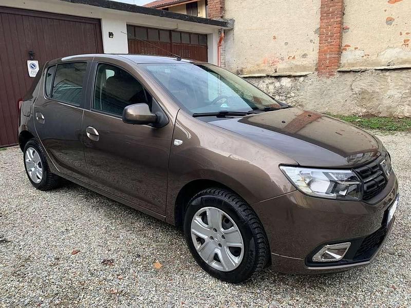 Usata Dacia Sandero Ambiance 75 CV (55 kW) 2018 Marrone Berlina