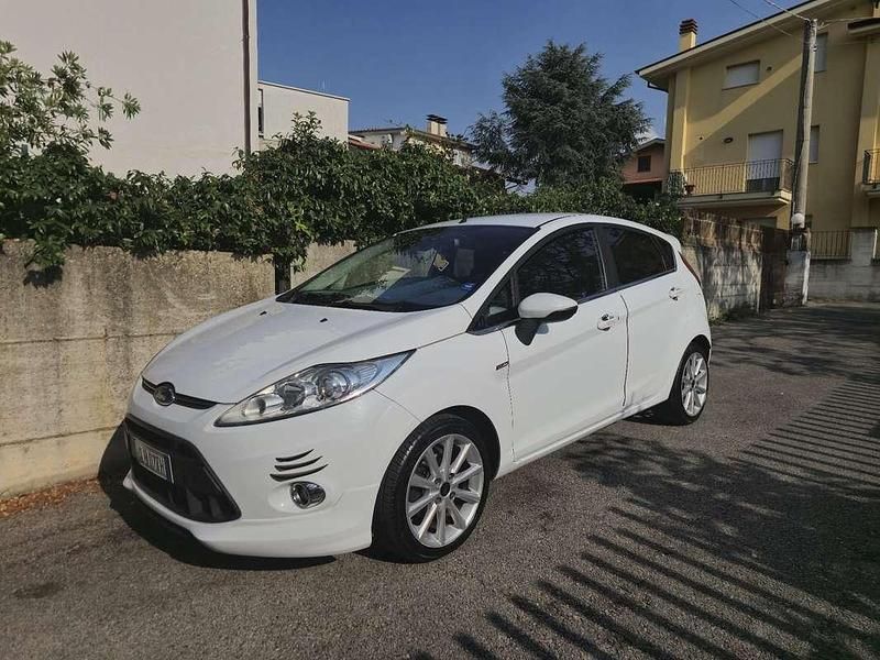 Usata Ford Fiesta Titanium 82 CV (60 kW) 2011 Berlina