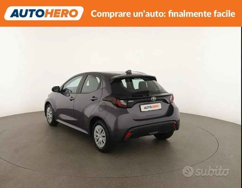 Usata Toyota Yaris Active 72 CV (52 kW) 2022 Grigio Utilitaria