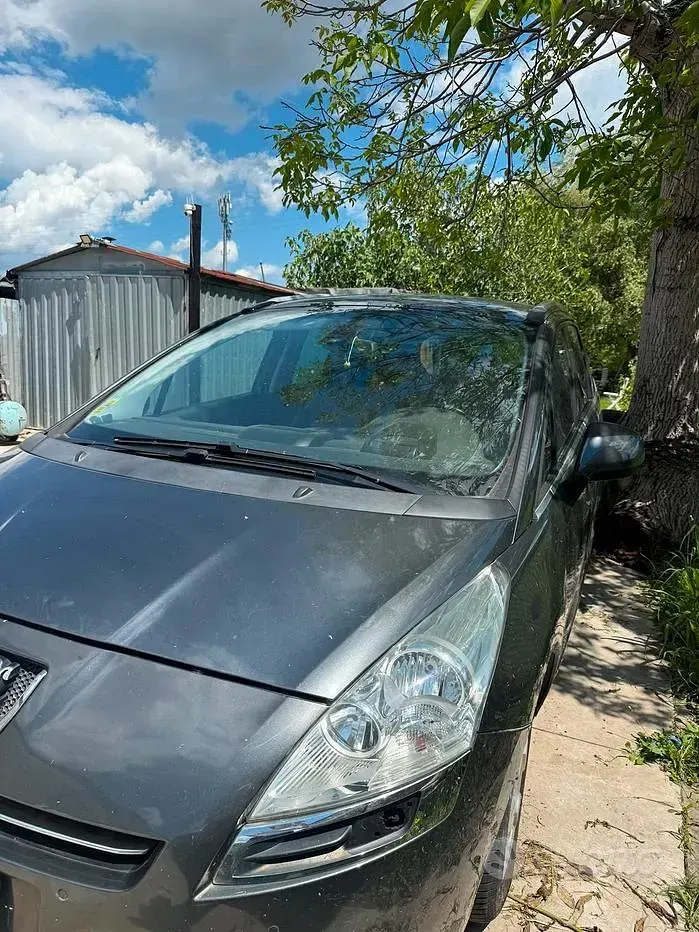 Usata Peugeot 5008 112 CV (82 kW) 2011 Grigio Monovolume