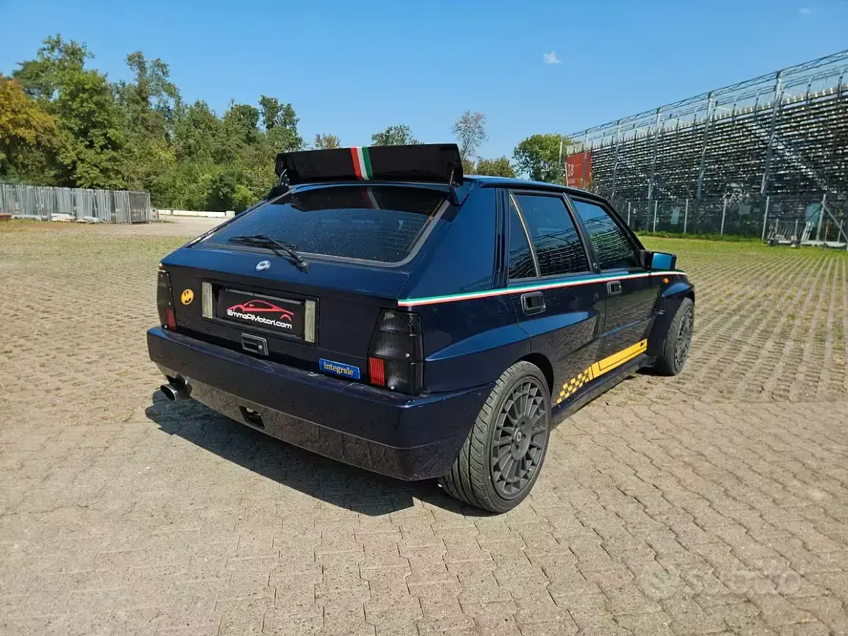 Usata Lancia Delta 211 CV (155 kW) 1994 Blu/azzurro Utilitaria