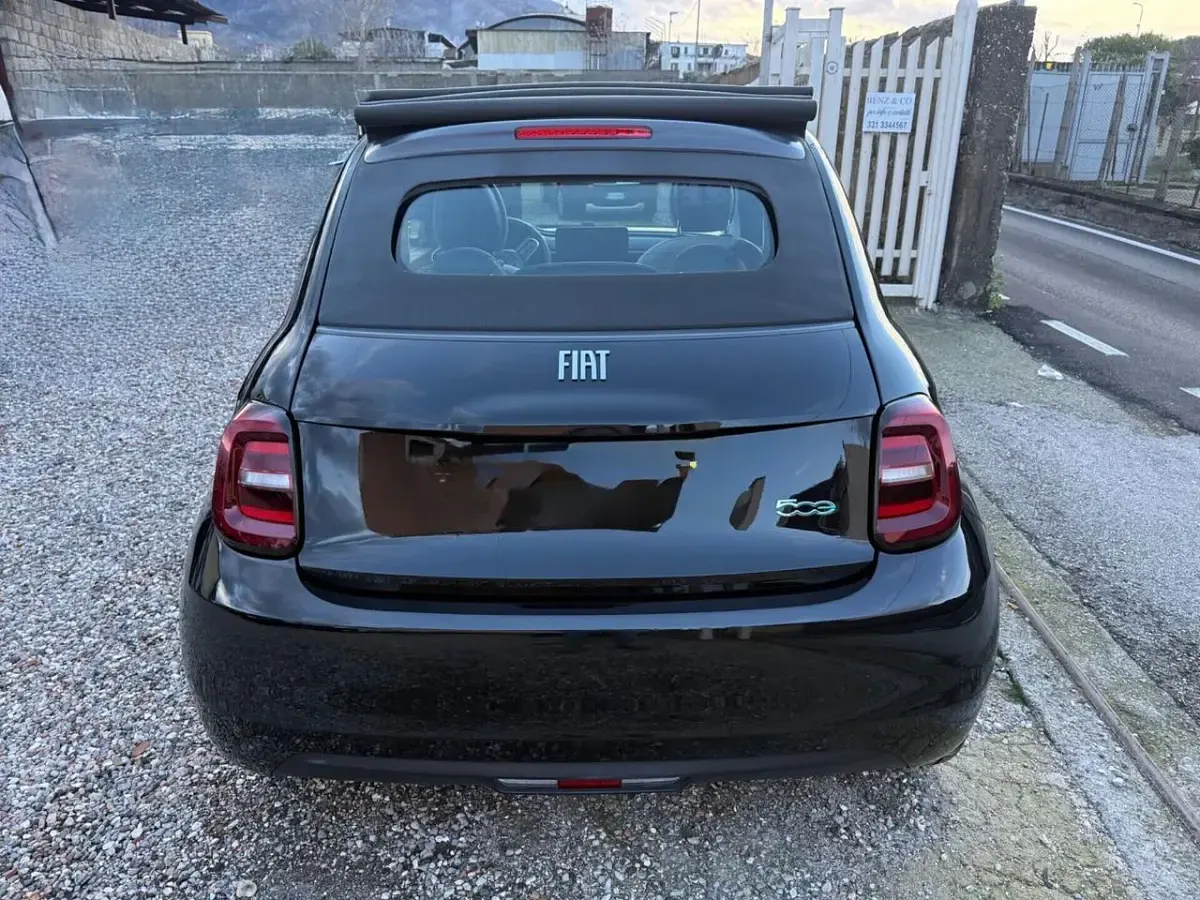 Usata Fiat 500e La Prima 42 kW (58 CV) 2021 Nero Cabrio