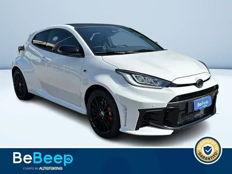 Usata Toyota Yaris 280 CV (205 kW) 2024 Bianco pastello Utilitaria