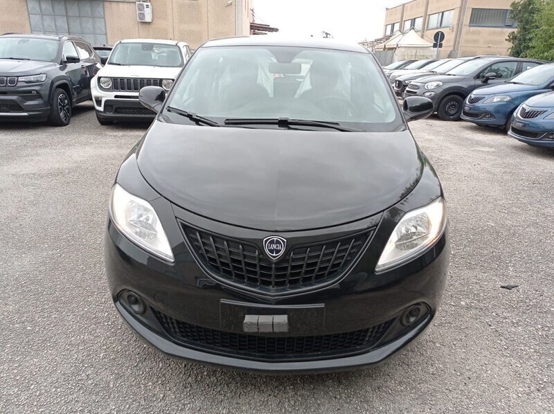 Usato 2023 Lancia Ypsilon 1.0 El_Hybrid 69 CV (12.900 €)