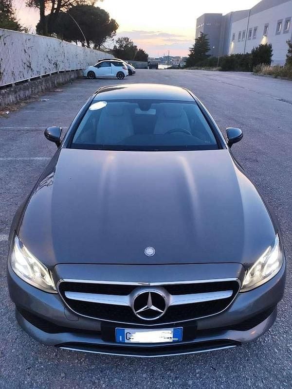 Usata Mercedes E220 Premium 194 CV (142 kW) 2018 Grigio Coupé