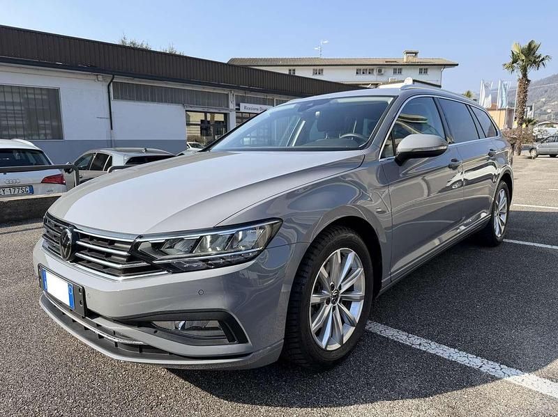 Usata VW Passat Business 122 CV (89 kW) 2023 Moonstone grey Station wagon