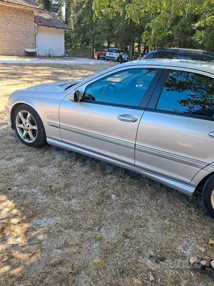 Usata Mercedes C200 122 CV (89 kW) 2006 Grigio Berlina