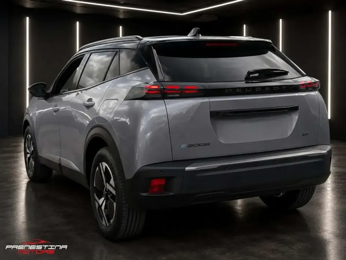Usata Peugeot e-2008 GT 56 kW (77 CV) 2024 Argento SUV