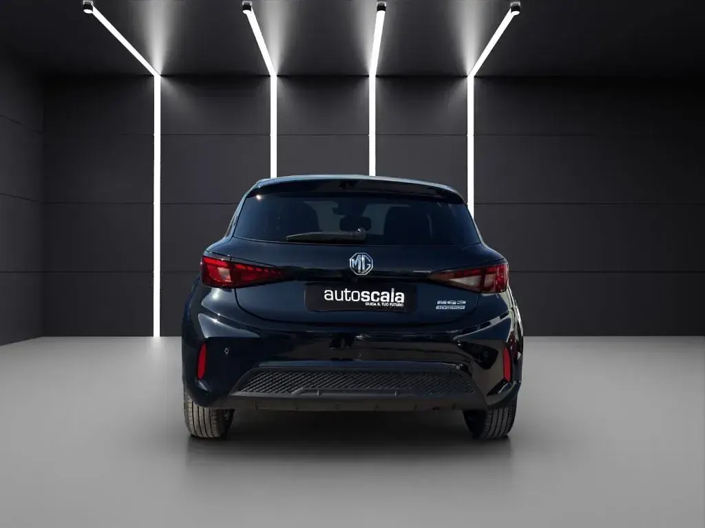 Nuevo MG MG3 Luxury 102 CV (75 kW) 2026 Gris Utilitario