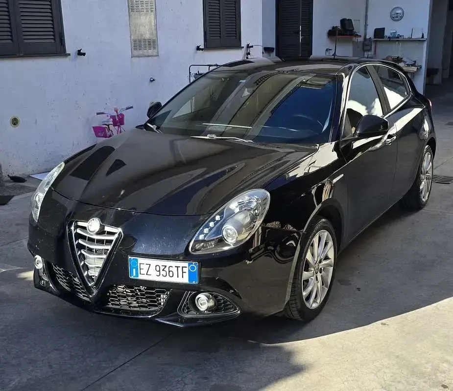 Usata Alfa Romeo Giulietta Distinctive 120 CV (88 kW) 2015 Nero Utilitaria