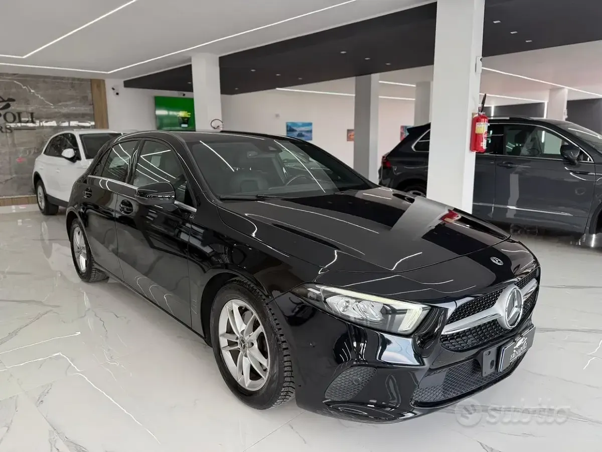Usata Mercedes A180 116 CV (85 kW) 2019 Nero Berlina