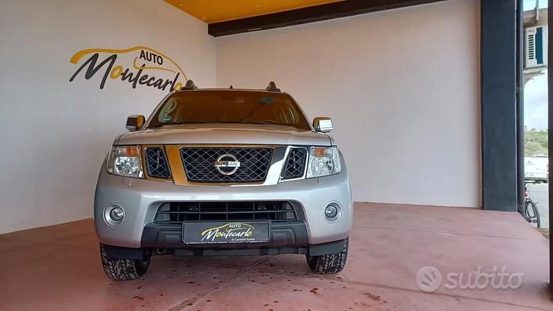 Usata Nissan Navara 190 CV (139 kW) 2014 Grigio Pick-up
