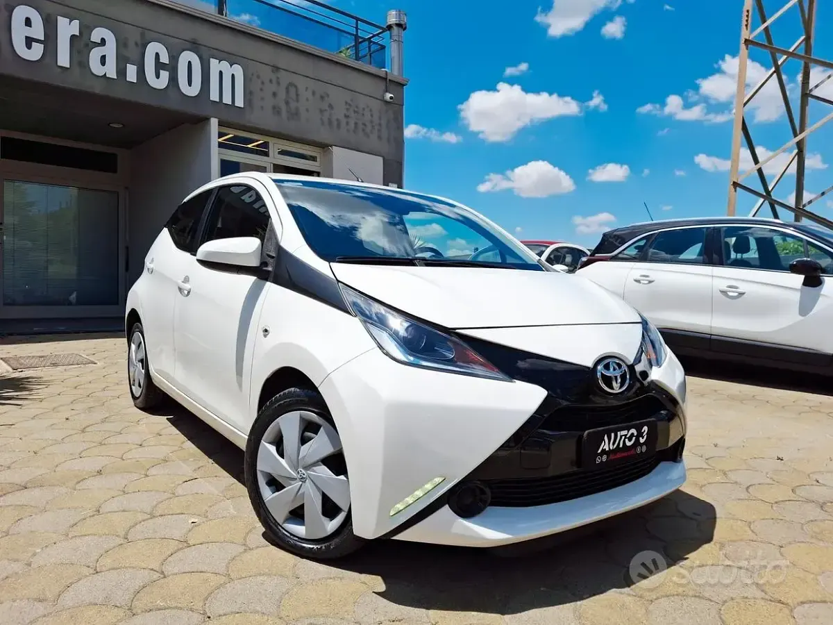 Usata Toyota Aygo Business Edition 69 CV (50 kW) 2017 Bianco Utilitaria