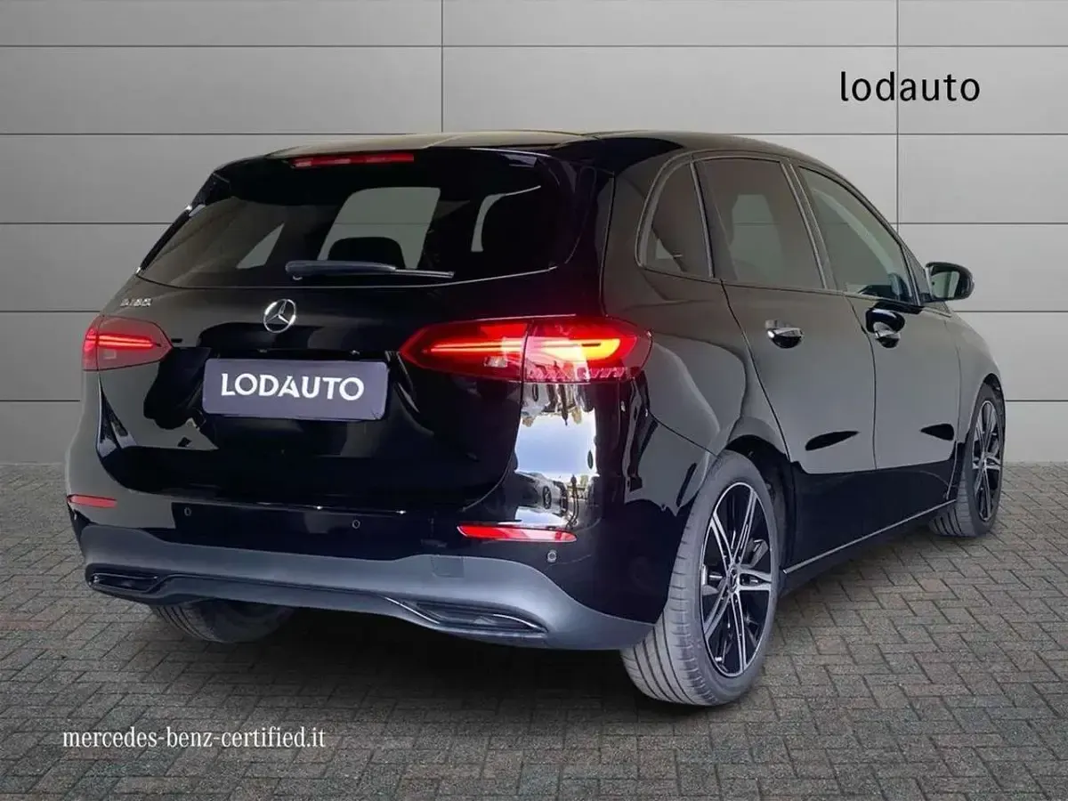 Usata Mercedes B180 Progressive 136 CV (100 kW) 2025 Nero Utilitaria