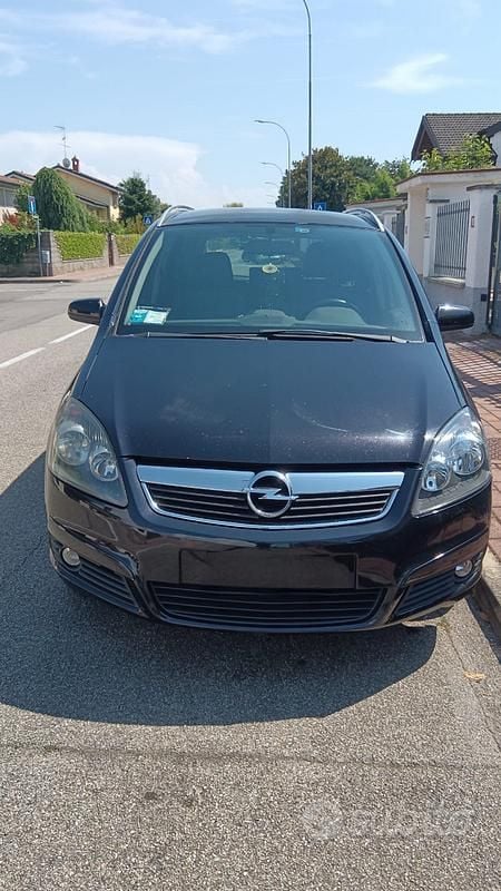 Usata 2006 Opel Zafira Monovolume | 2000 € (Buon prezzo) - Immagine 1/4