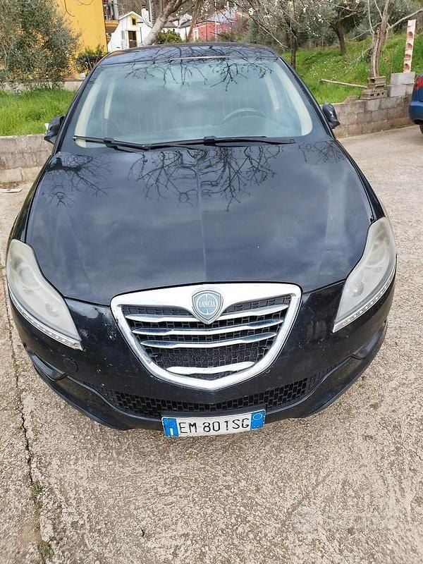 Usata Lancia Delta 120 CV (88 kW) 2012 Utilitaria