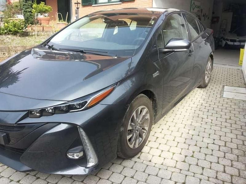 Usata Toyota Prius 98 CV (72 kW) 2020 Marrone Berlina