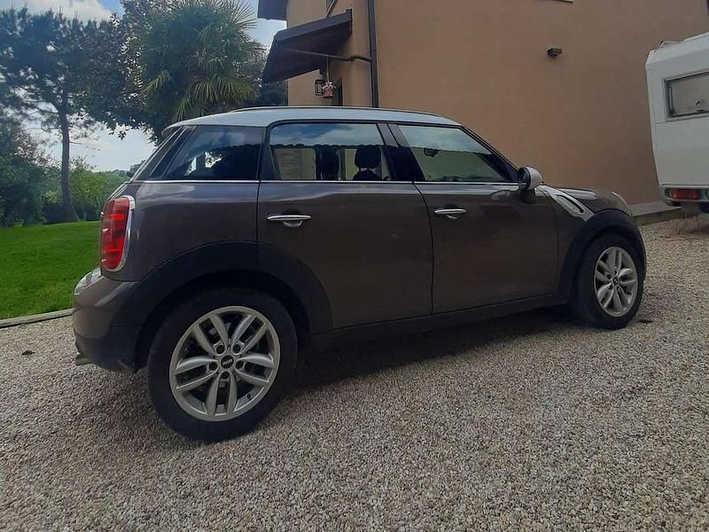 Usata Mini Cooper D Countryman 111 CV (81 kW) 2011 Marrone SUV