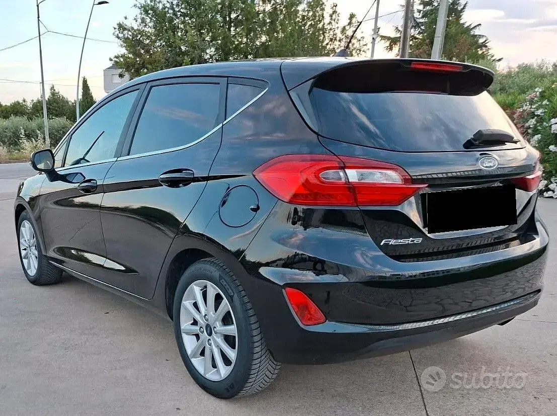 Usata Ford Fiesta Titanium 85 CV (62 kW) 2018 Nero Utilitaria
