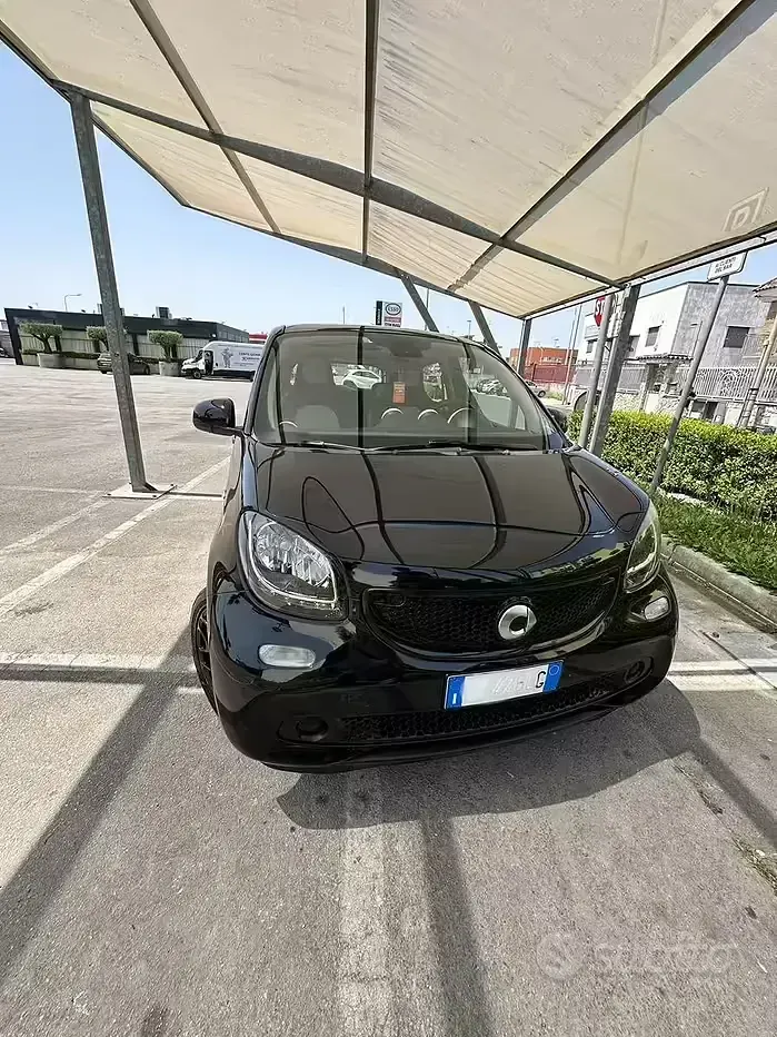 Usata Smart ForFour 71 CV (52 kW) 2015 Nero Utilitaria