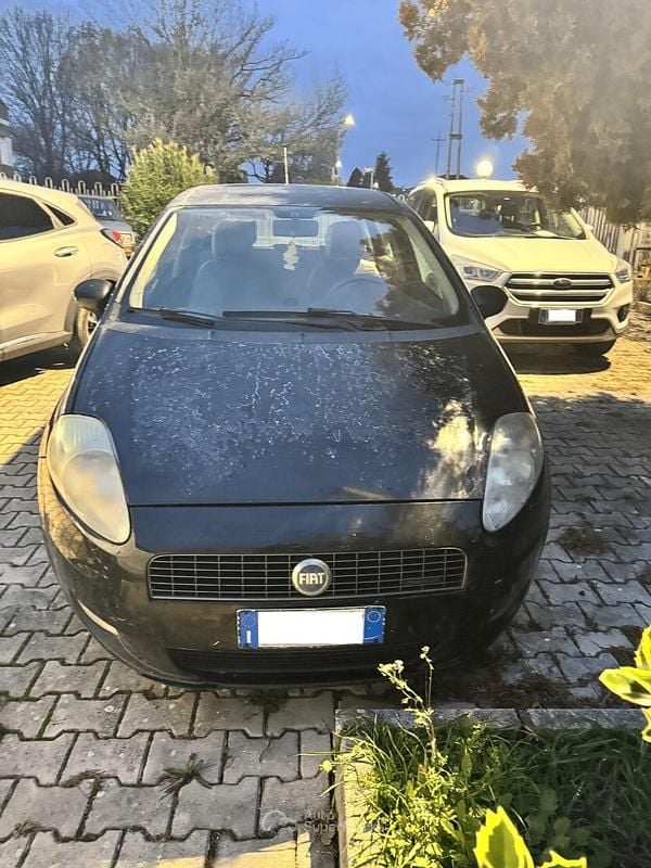 Usata Fiat Punto 90 CV (66 kW) 2007 Nero Berlina