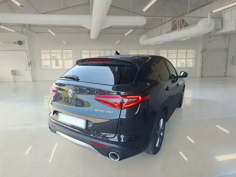 Usata Alfa Romeo Stelvio Business 190 CV (139 kW) 2021 SUV