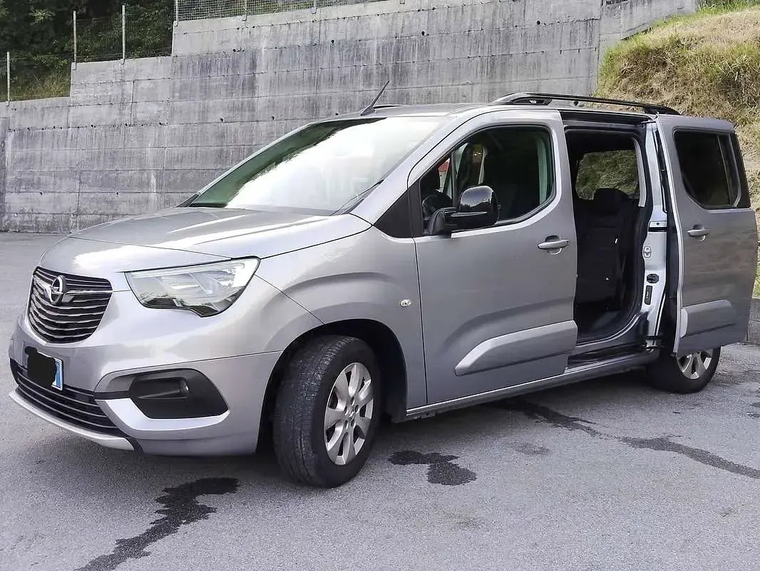 Usata Opel Combo Elegance 131 CV (96 kW) 2022 Grigio Monovolume