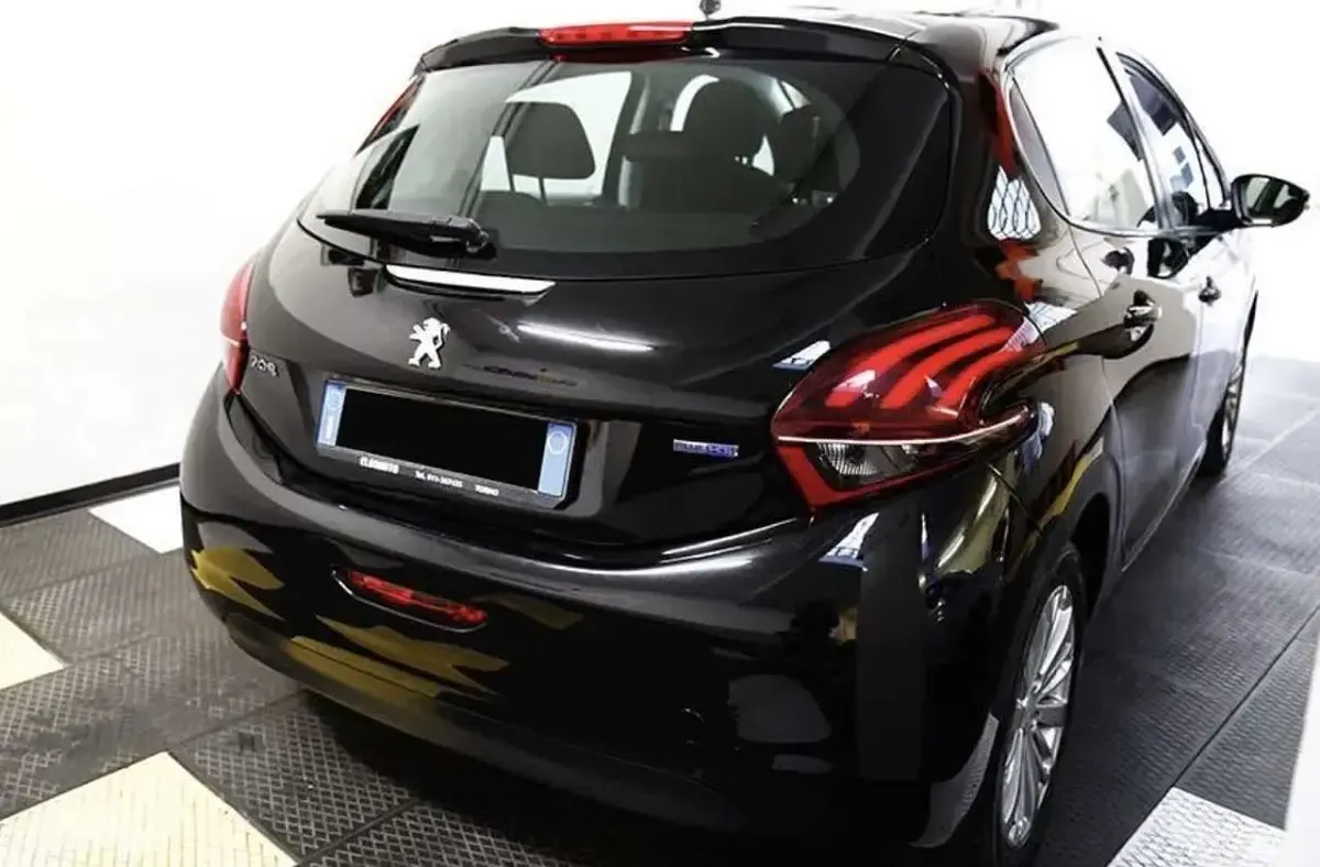 Usata Peugeot 208 Allure 75 CV (55 kW) 2016 Other Utilitaria