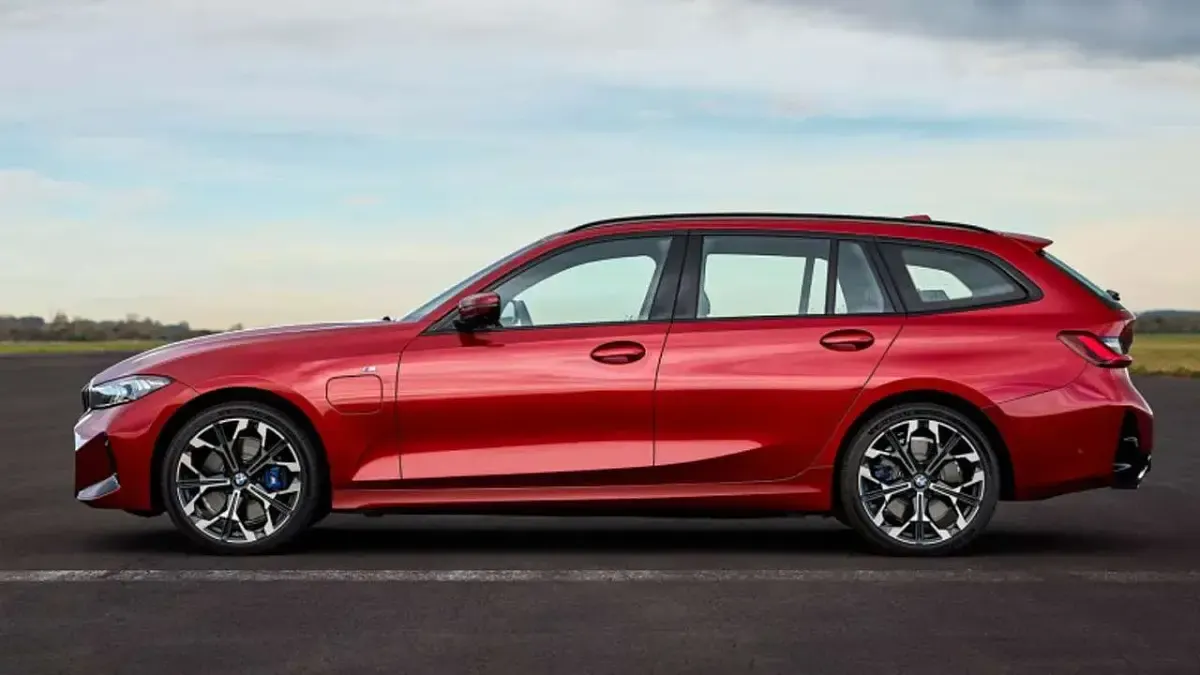 Usata BMW 318 Efficient Dynamics 150 CV (110 kW) 2024 Argento Station wagon