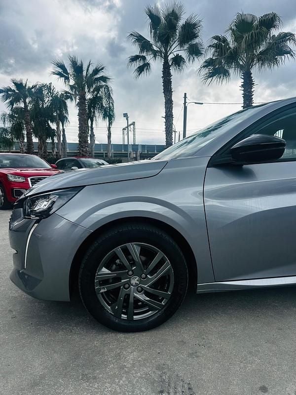 Usata Peugeot 208 Allure 75 CV (55 kW) 2022 Argento Utilitaria