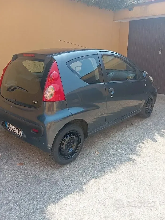 Usata Peugeot 107 68 CV (50 kW) 2006 Grigio Utilitaria