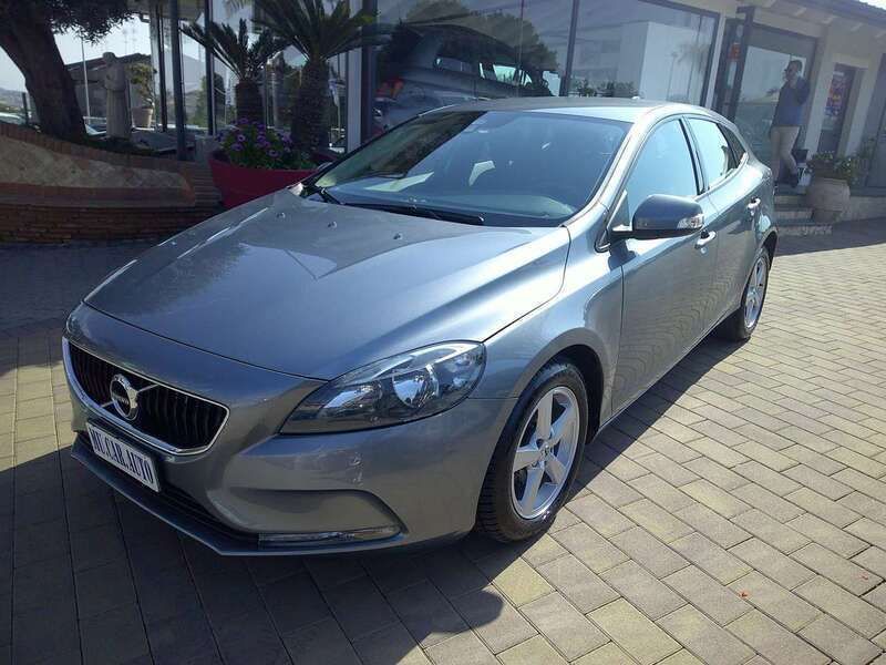 Usata Volvo V40 Business Edition 120 CV (88 kW) 2018 Grigio Station wagon