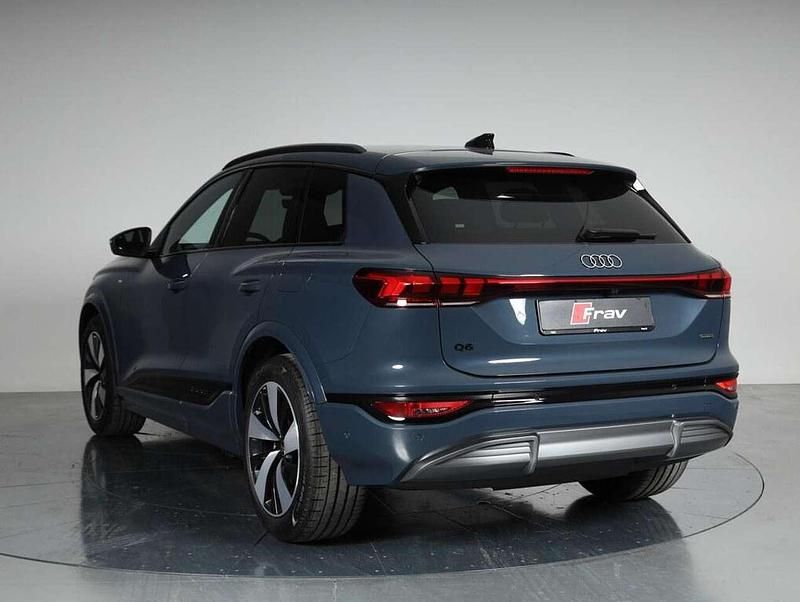 Nuova Audi Q6 e-tron S-Line 284 kW (387 CV) 2025 Blu plasma metallizzato SUV
