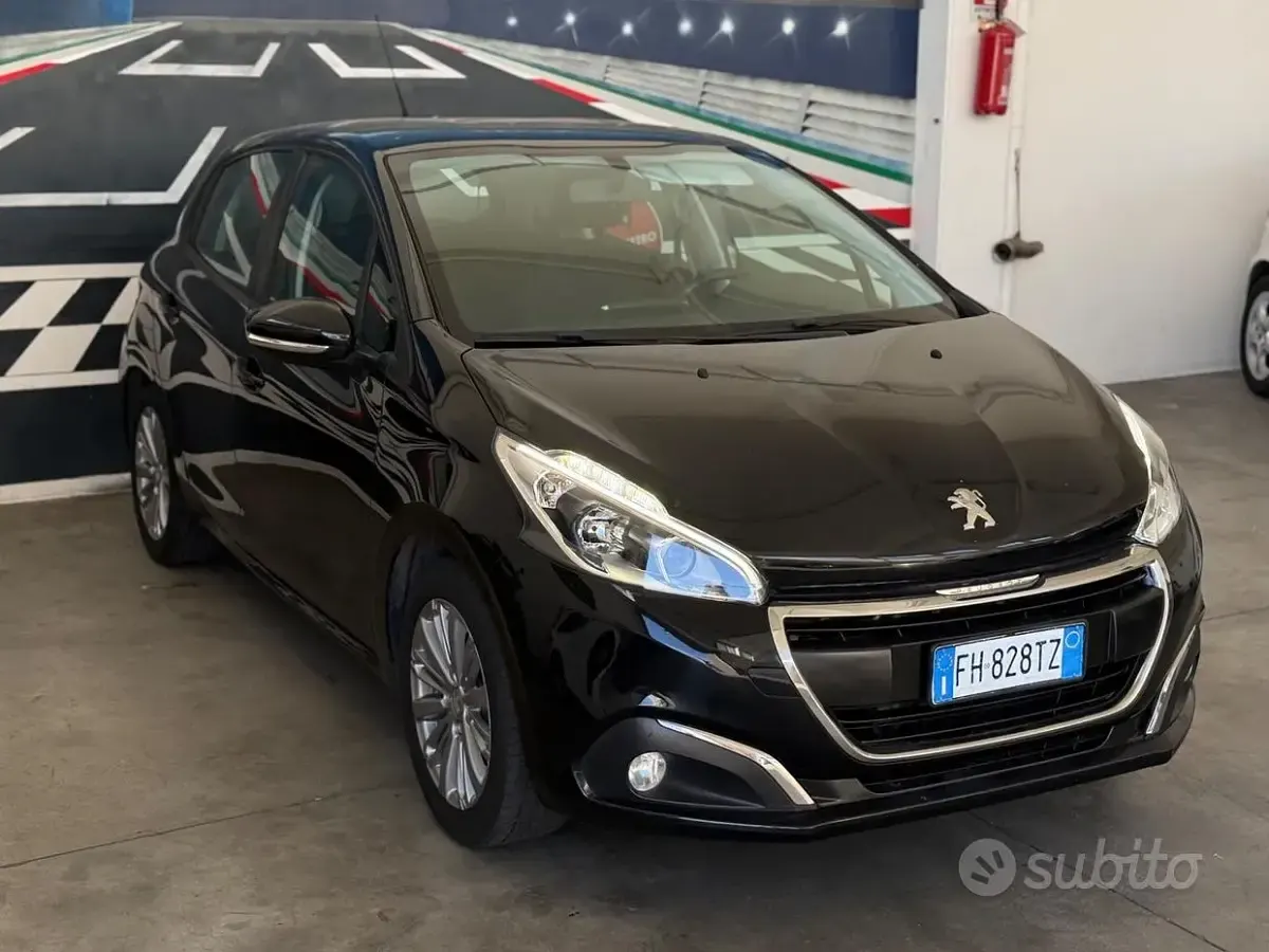Usata Peugeot 208 Allure 82 CV (60 kW) 2017 Nero Utilitaria