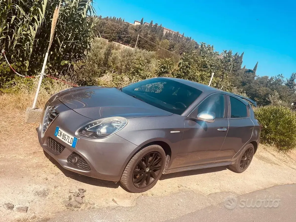 Usata Alfa Romeo Giulietta 140 CV (102 kW) 2012 Grigio Utilitaria