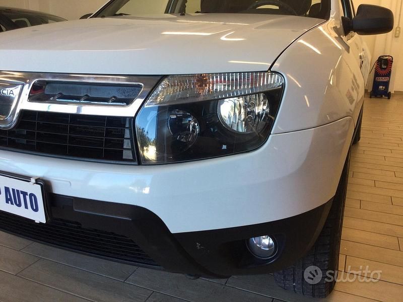 Usata Dacia Duster Lauréate 110 CV (80 kW) 2013 Bianco SUV