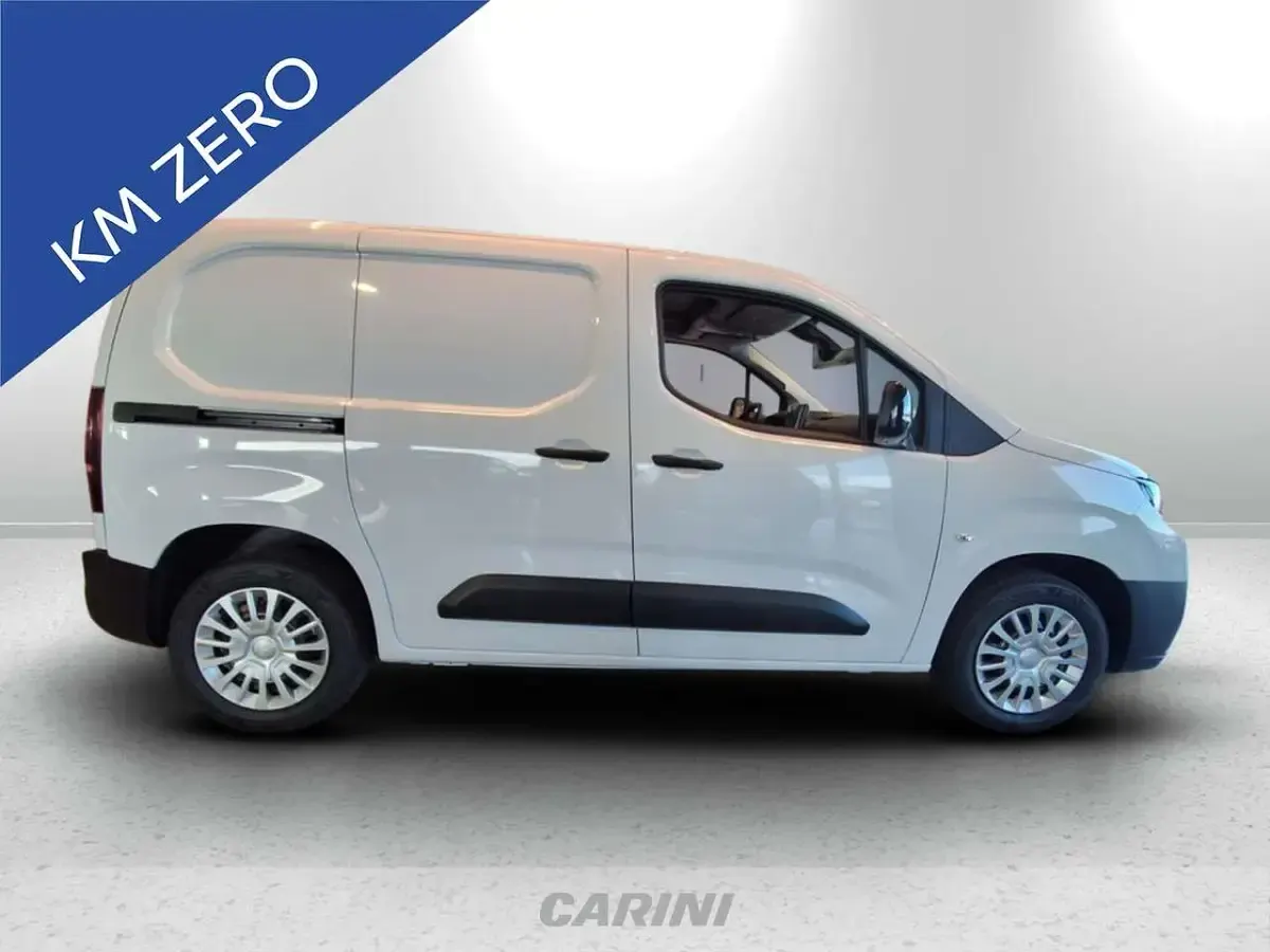 Nuova Toyota Proace City City 101 CV (74 kW) 2026 White solid Monovolume