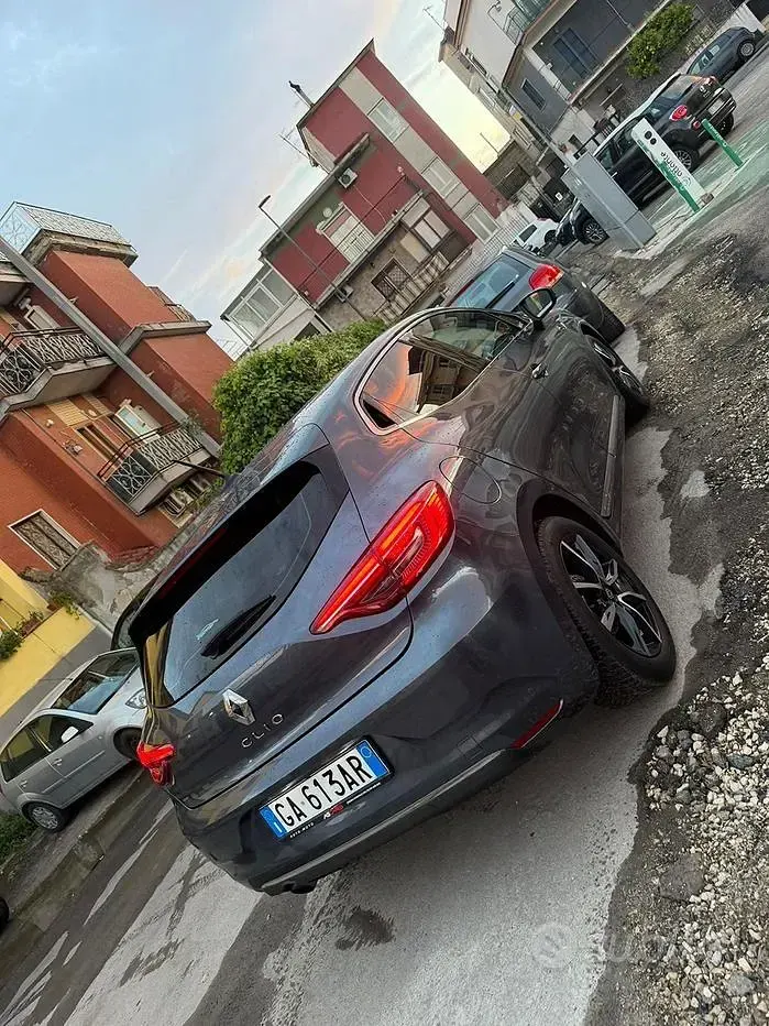 Usata Renault Clio V 101 CV (74 kW) 2020 Grigio Berlina