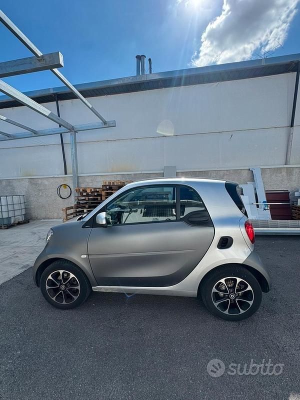 Usata 2016 Smart ForTwo Coupé Due volumi | 12.500 € (Molto cara) - Immagine 1/4